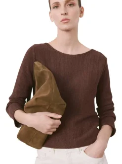 Pull marron uni pourvu d'une coupe droite et de manches longues