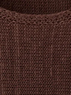 Pull marron uni pourvu d'une coupe droite et de manches longues