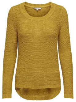 Pull moutarde uni avec une coupe droite à col rond et des manches longues