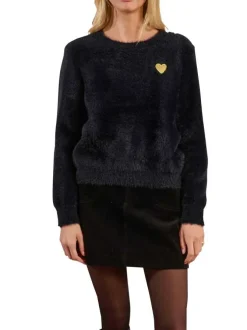 Pull noir avec coeur doré brodé avec une coupe droite et un col rond
