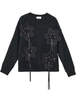 Pull noir avec des grosses fleurs à coupe droite et à col rond