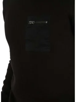 Pull noir avec une coupe droite un col rond et une poche zippée à la poitrine