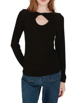 Pull noir brillant avec un col bateau et des manches longues