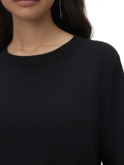 Pull noir à coupe ajustée pourvu d'un col rond et de manches longues