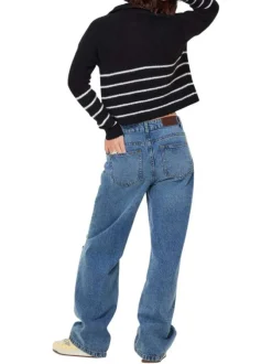 Pull noir côtelé et rayé avec une coupe droite et un col montant et zippé