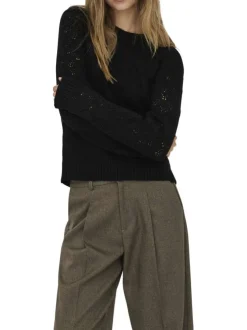 Pull noir en maille ajourée avec une coupe droite et un col rond