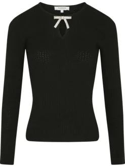 Pull noir en maille ajourée pourvu d'un col rond et de manches longues