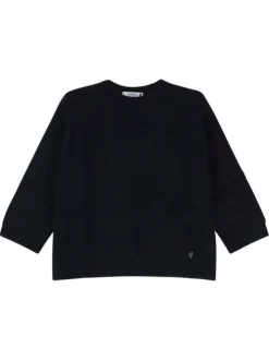 Pull noir en maille fine avec une coupe droite et un col rond