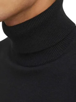 Pull noir en maille fine à coupe ajustée avec col roulé et manches longues