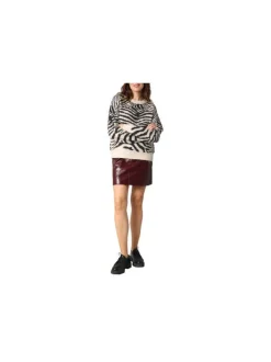 Pull noir et blanc zébré avec un col rond et des manches longues