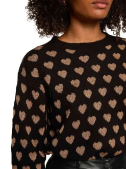 Pull noir à motifs coeurs avec une coupe droite et un col rond