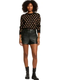 Pull noir à motifs coeurs avec une coupe droite et un col rond