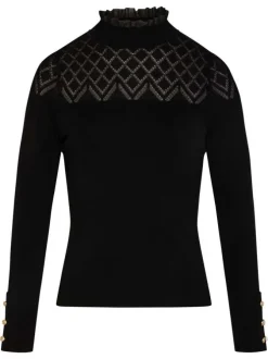 Pull noir pourvu d'un col montant et de manches longues avec boutons dorés