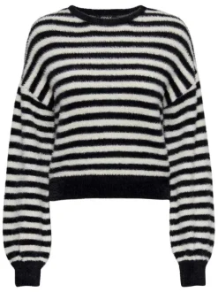Pull noir rayé en blanc avec une coupe droite et un col rond