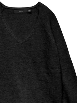 Pull noir uni avec col v et liserés contrastés aux extrémités