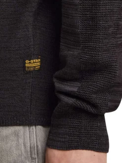 Pull noir uni avec des manches longues et une coupe droite à col rond