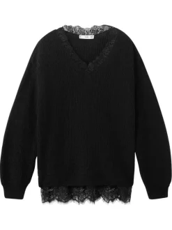 Pull noir uni avec uen coupe droite et des manches longues