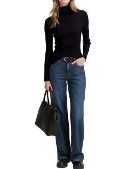 Pull noir uni avec un col roulé côtelé et des manches longues