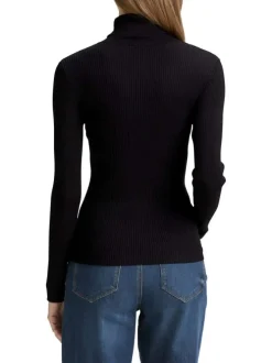 Pull noir uni avec un col roulé côtelé et des manches longues