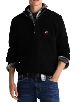 Pull noir uni avec une coupe droite, col camionneur et à manches longues