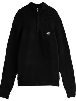 Pull noir uni avec une coupe droite, col camionneur et à manches longues