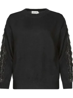 Pull noir uni avec une coupe droite à col rond et des manches longues
