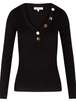 Pull noir uni avec une coupe droite à col v et des manches longues