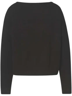 Pull noir uni avec une coupe droite un col rond large et à bijoux sur le flanc