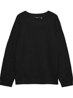Pull noir uni avec une coupe droite un col rond large et des manches longues