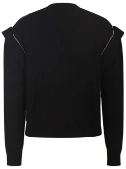 Pull noir uni avec une coupe droite un col v et des manches longues