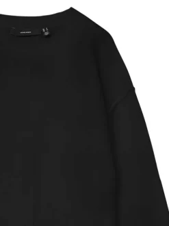 Pull noir uni à coupe droite avec un col rond et des manches longues