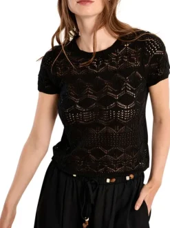Pull noir uni pourvu d'une coupe ajustée et de manches courtes