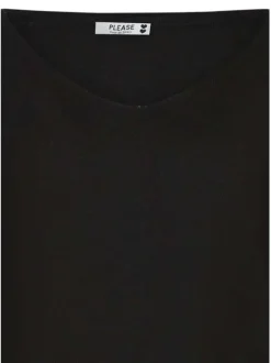 Pull noir uni pourvu d'une coupe droite et de manches longues