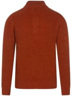 Pull orange en point de jersey avec une coupe droite col camionneur et à manches longues