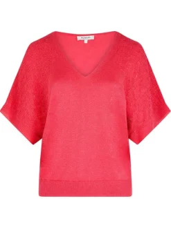 Pull rose à coupe droite pourvu d'un col v et de manches courtes