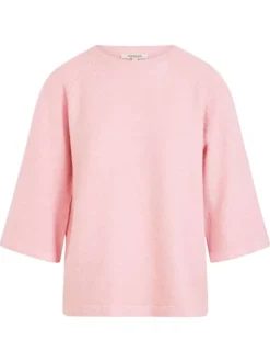 Pull rose à coupe évasée pourvu d'un col rond et de manches 3/4