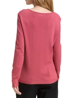 Pull rose uni avec une coupe ajustée et des manches longues moulantes