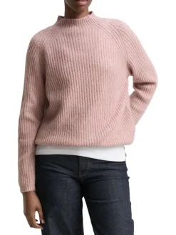 Pull rose uni côtelé avec un col rond et des manches longues