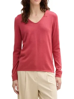 Pull rouge en maille fine uni avec une coupe près du corps et un col v arrondi