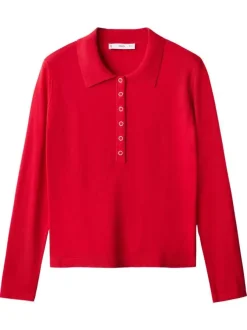 Pull rouge uni pourvu d'un col à rabats et de manches longues