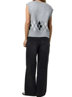 Pull sans manches en maille gris clair à motifs géométriques avec un col v