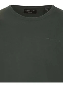 Pull sapin uni avec une coupe droite et un col rond en bord côte