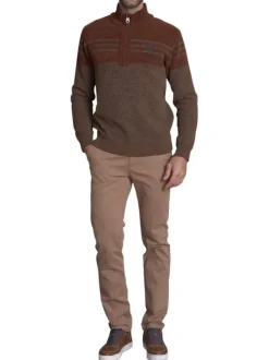 Pull taupe uni avec une coupe droite à col camionneur et des manches longues