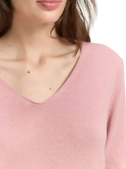 Pull tricoté en coton mélangé rose uni avec un col v arrondi