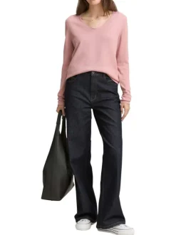 Pull tricoté en coton mélangé rose uni avec un col v arrondi