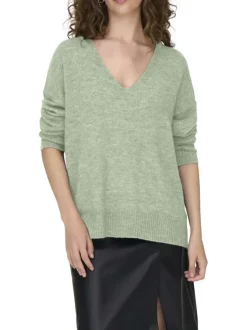 Pull vert d'eau uni avec une coupe droite et des manches longues