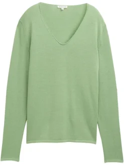 Pull vert en maille fine uni avec une coupe près du corps et un col v arrondi
