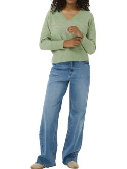 Pull vert uni avec une coupe ample avec un col v et des manches longues