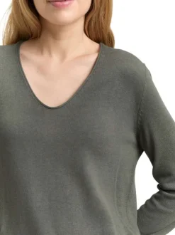 Pull vert uni coupe droite avec un col V et des manches longues