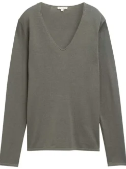 Pull vert uni coupe droite avec un col V et des manches longues